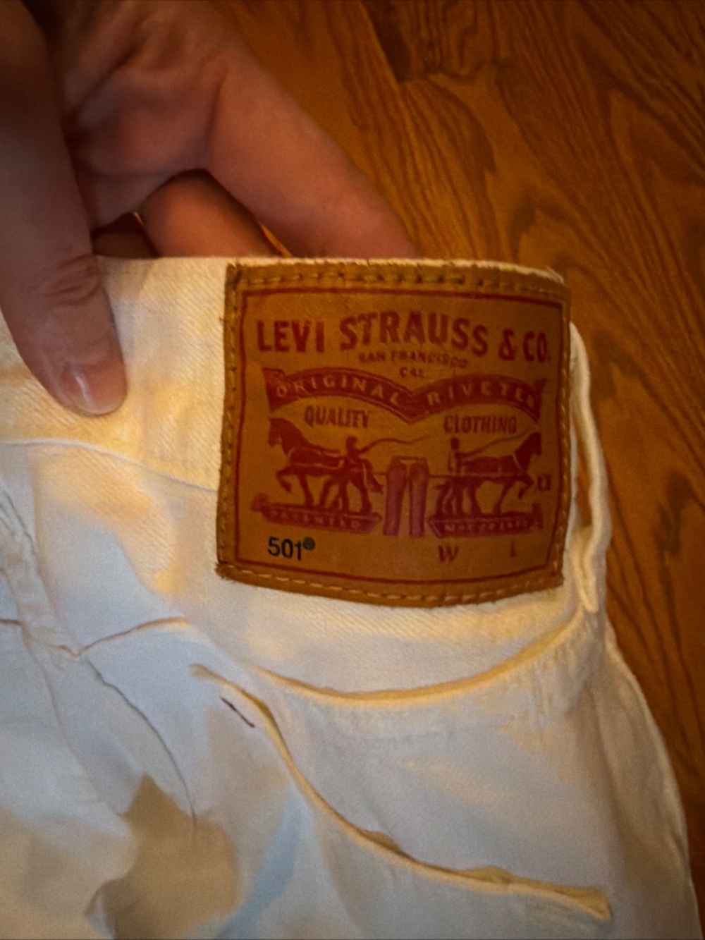 Levi’s 501 Ivory 25x32 - Picture 3 of 4
